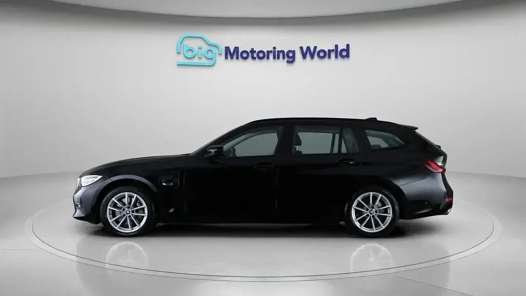 Used BMW 330e 292 HP (214 kW) 2021 Black Estate