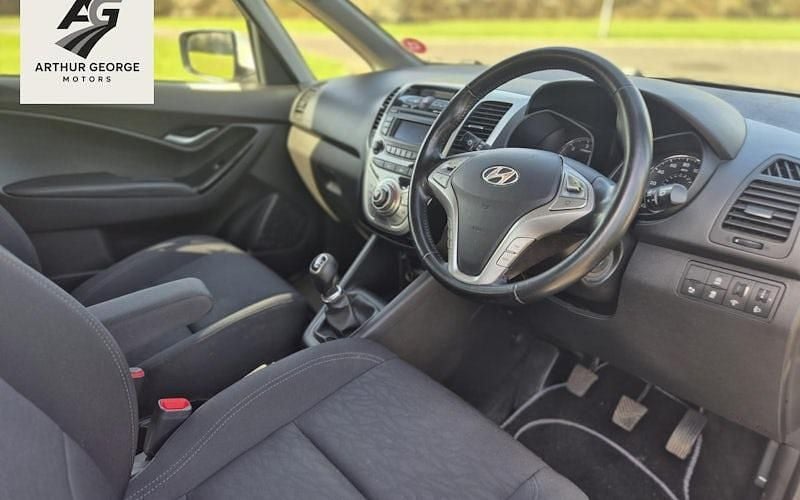 Used Hyundai ix20 SE 116 HP (85 kW) 2017 White Hatchback