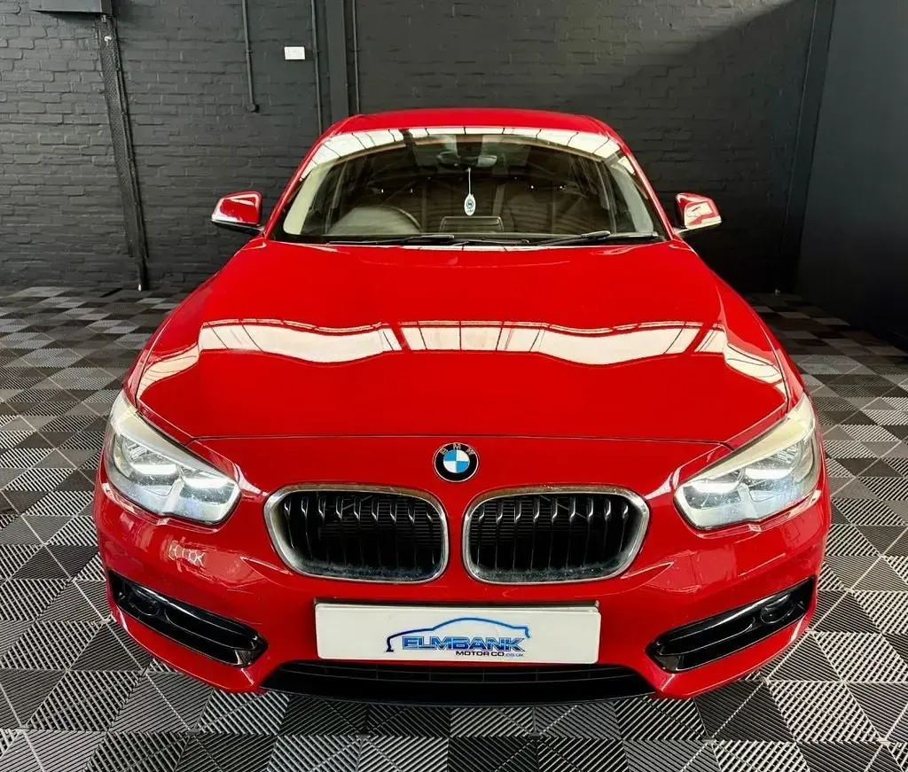 Używany BMW 118 Sport Line 150 KM (110 kW) 2017 Czerwony Hatchback