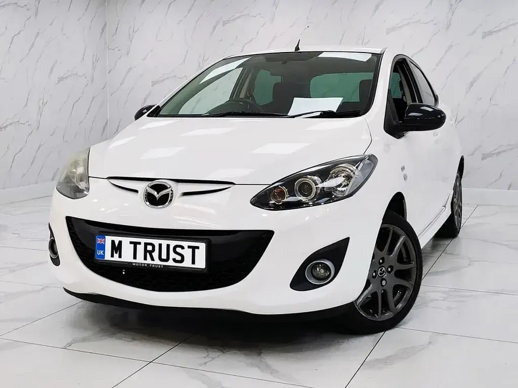 Gebraucht Mazda 2 Edition 84 PS (61 kW) 2014 Weiß Kleinwagen
