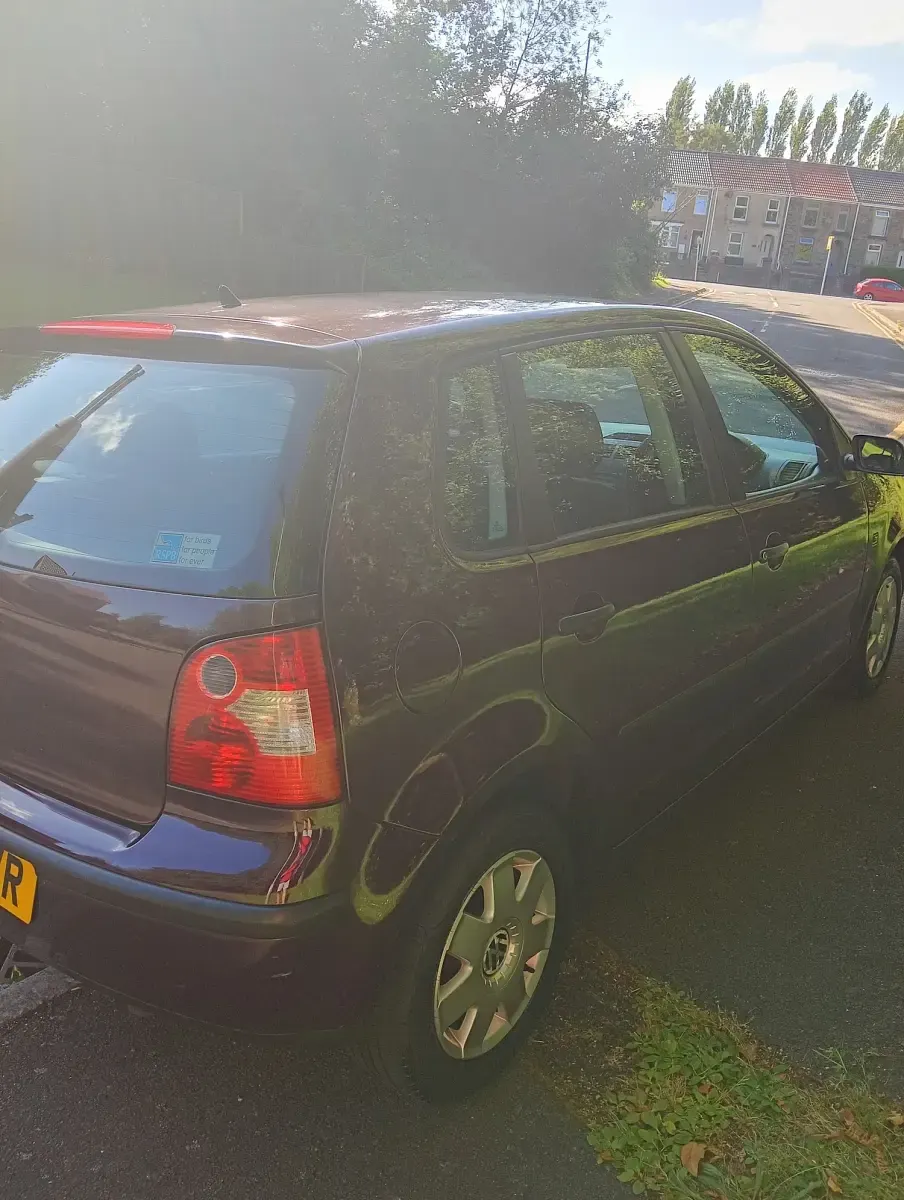 Used VW Polo 64 HP (47 kW) 2004 Red Hatchback