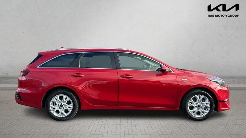 Used Kia Ceed 138 HP (101 kW) 2025 Red Hatchback
