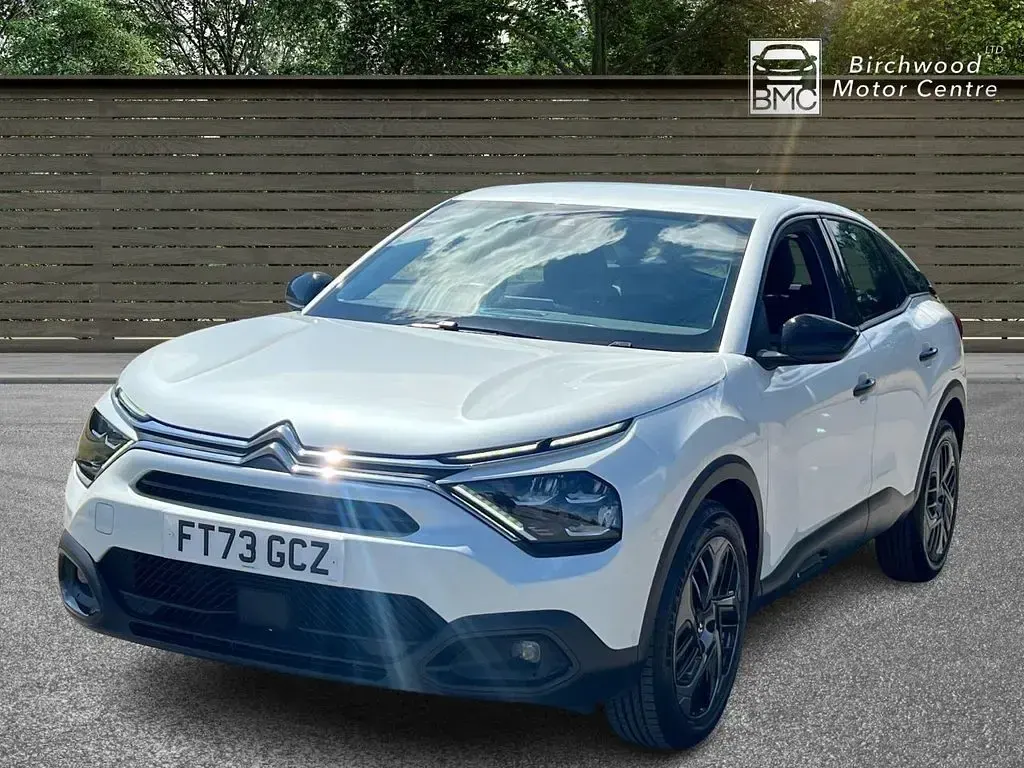 Used Citroën C4 PureTech 102 HP (75 kW) 2023 White SUV