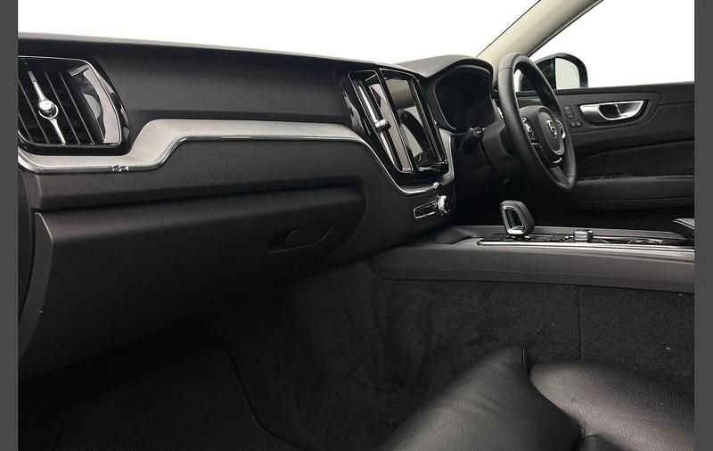 Usado Volvo XC60 Plus 194 HP (142 kW) 2023 Cinzento SUV