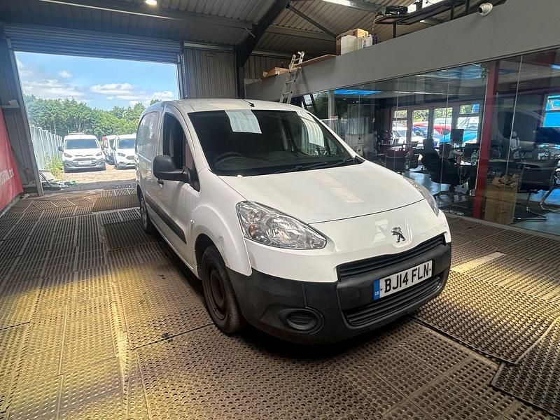 White Used 2014 Peugeot Partner MPV | £2,795 (Fair price) - Image 1/4