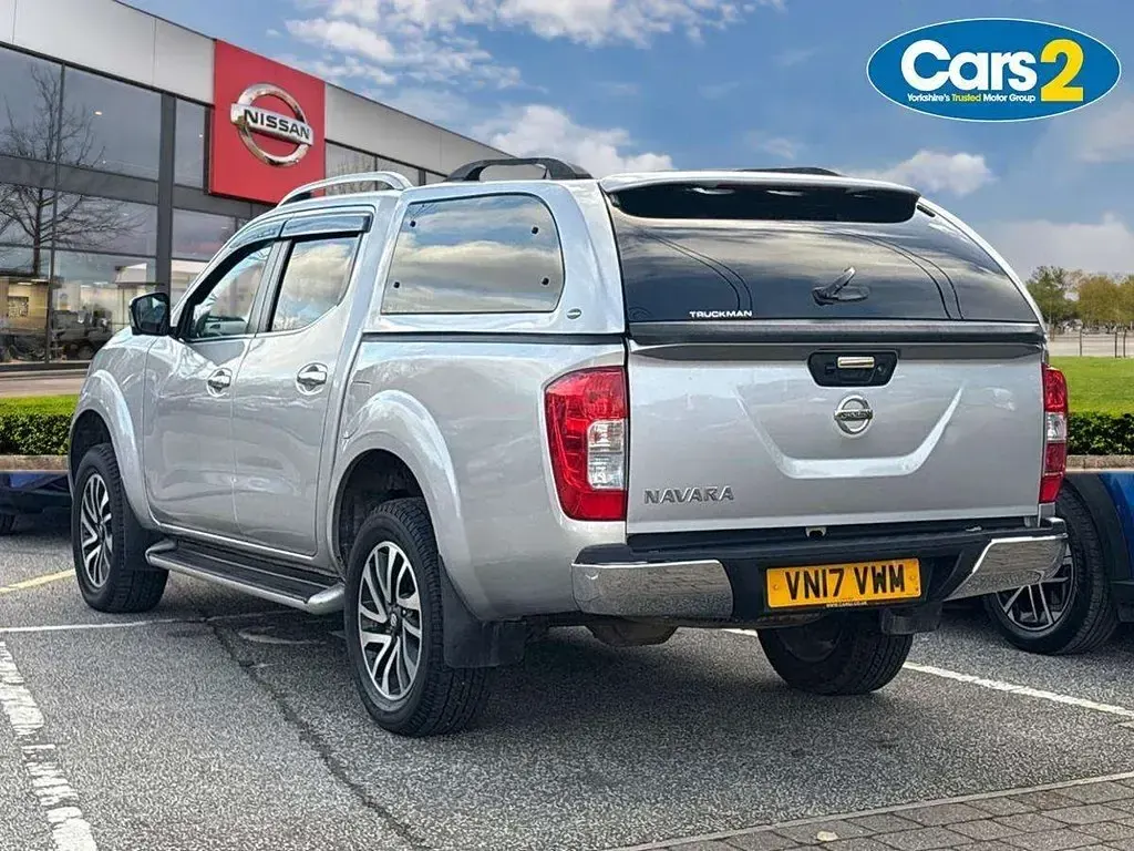 Begagnad Nissan Navara Tekna 190 HK (139 kW) 2017 Silver Pickup