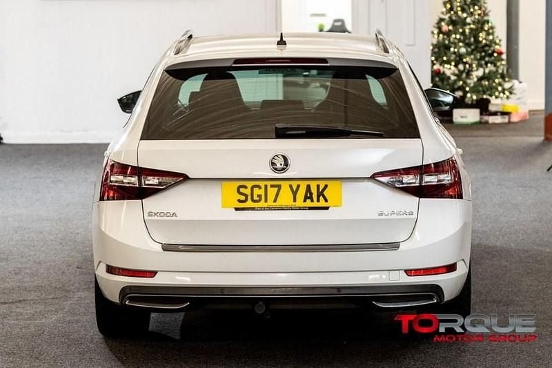 Used Skoda Superb SportLine 190 HP (139 kW) 2017 White Estate