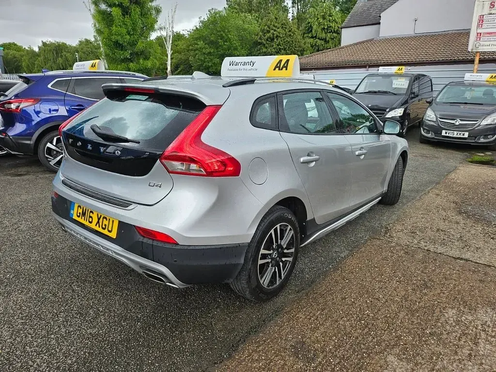 Used Volvo V40 Plus 190 HP (139 kW) 2016 Silver Hatchback