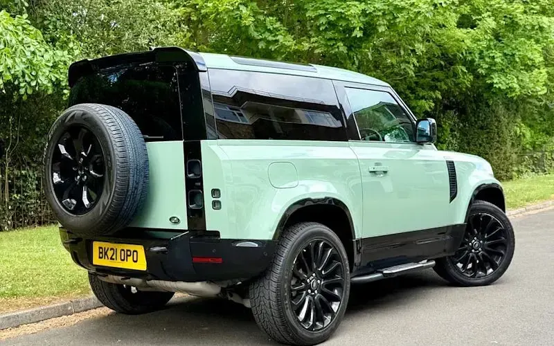 Gebraucht Land Rover Defender SE 200 PS (147 kW) 2021 Grün SUV