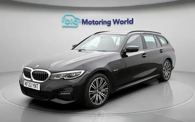 Usado BMW 330e M Sport 292 HP (214 kW) 2022 Preto Carrinha