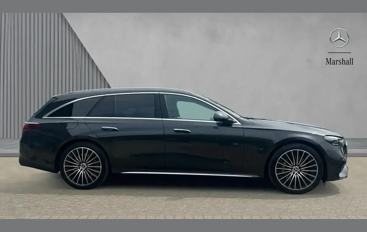 Usado Mercedes E300 AMG Line Premium Plus 313 HP (230 kW) 2024 Cinzento Carrinha