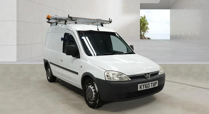 Used Vauxhall Combo 75 HP (55 kW) 2010 White MPV