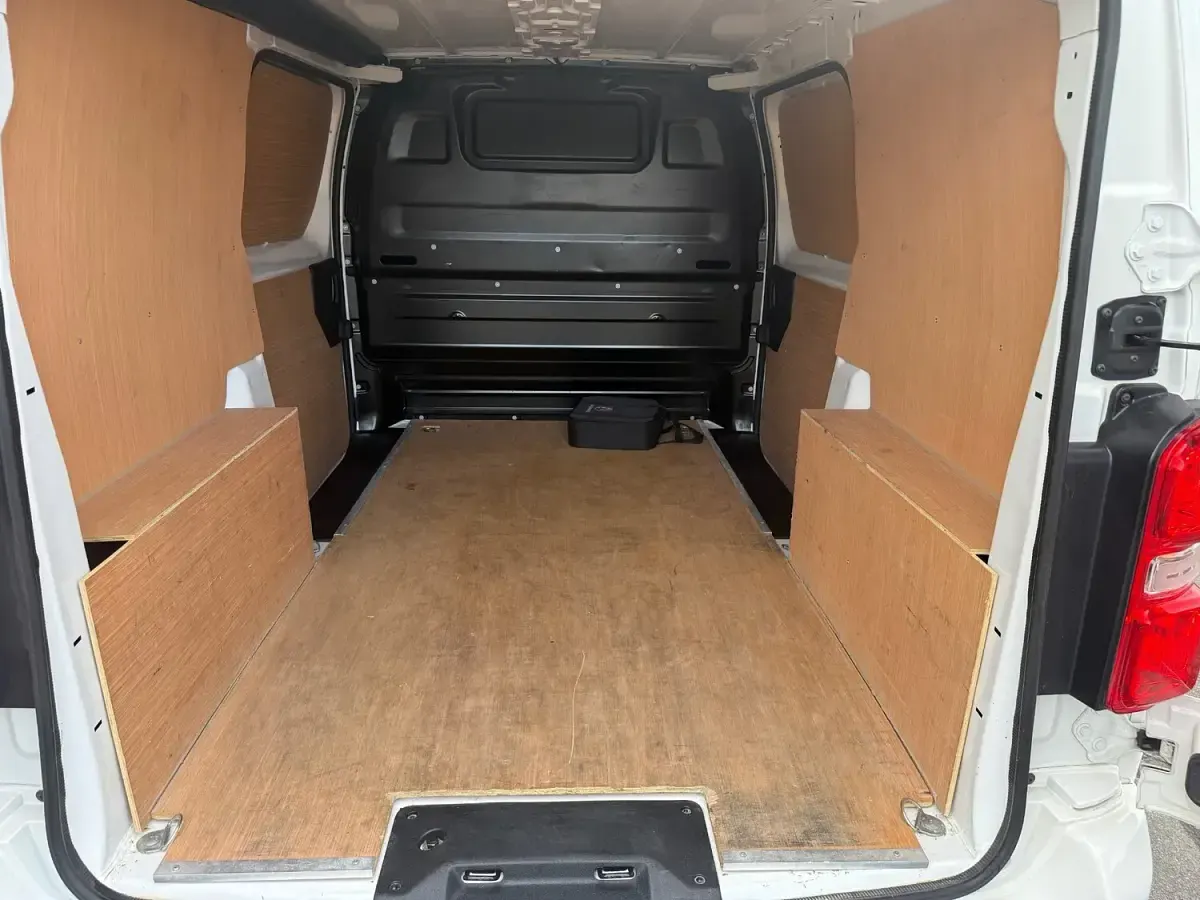 Used Vauxhall Vivaro Elite 100 kW (136 HP) 2021 White MPV