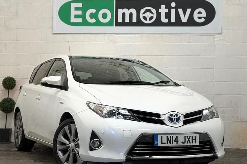 Used Toyota Auris Hybrid 136 HP (100 kW) 2014