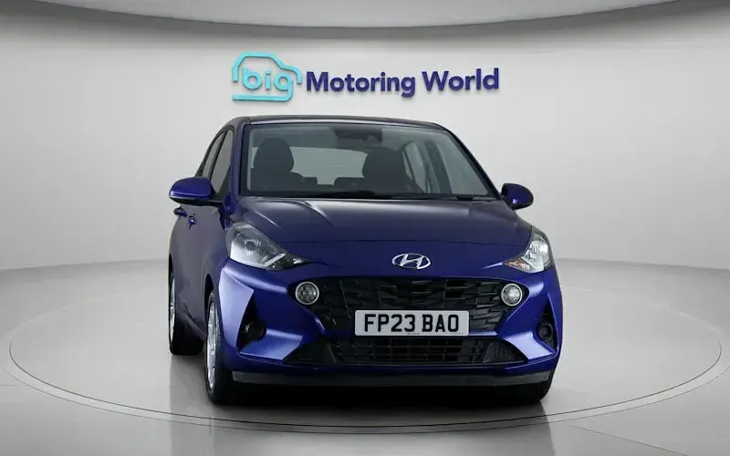 Used Hyundai i10 SE 67 HP (49 kW) 2023 Blue Hatchback