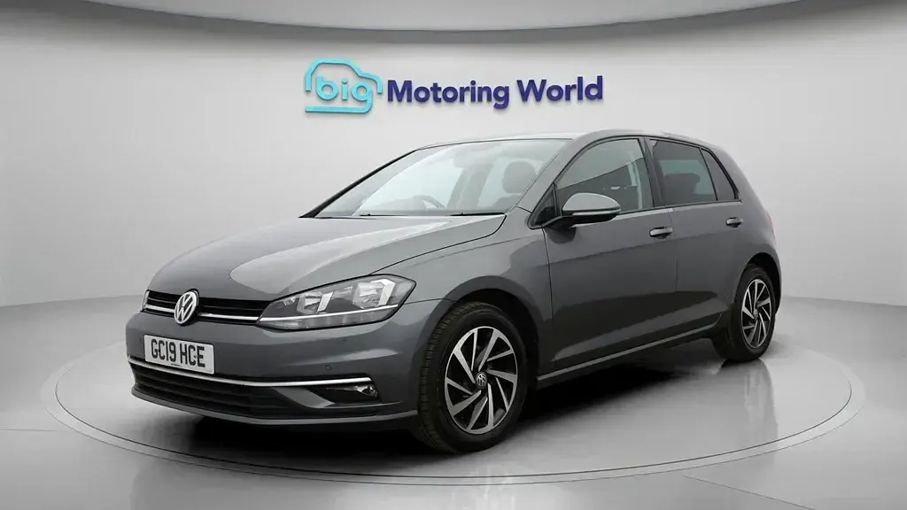 Usado VW Golf VII Match 115 HP (84 kW) 2019 Cinzento Citadino