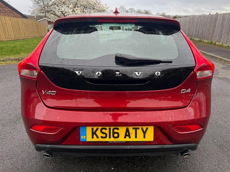 Used Volvo V40 SE Lux 190 HP (139 kW) 2016 Red Hatchback
