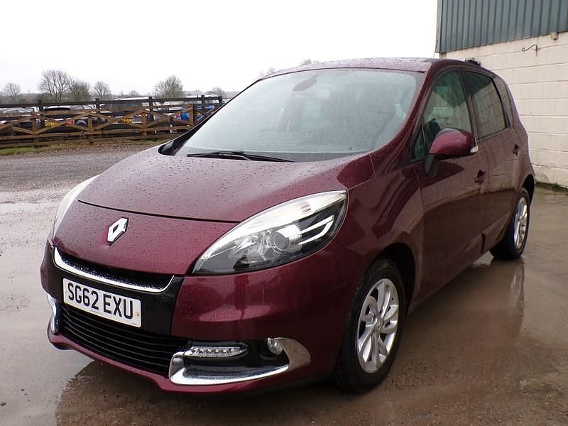 Used Renault Scénic III Dynamique 110 HP (80 kW) 2012 Red MPV