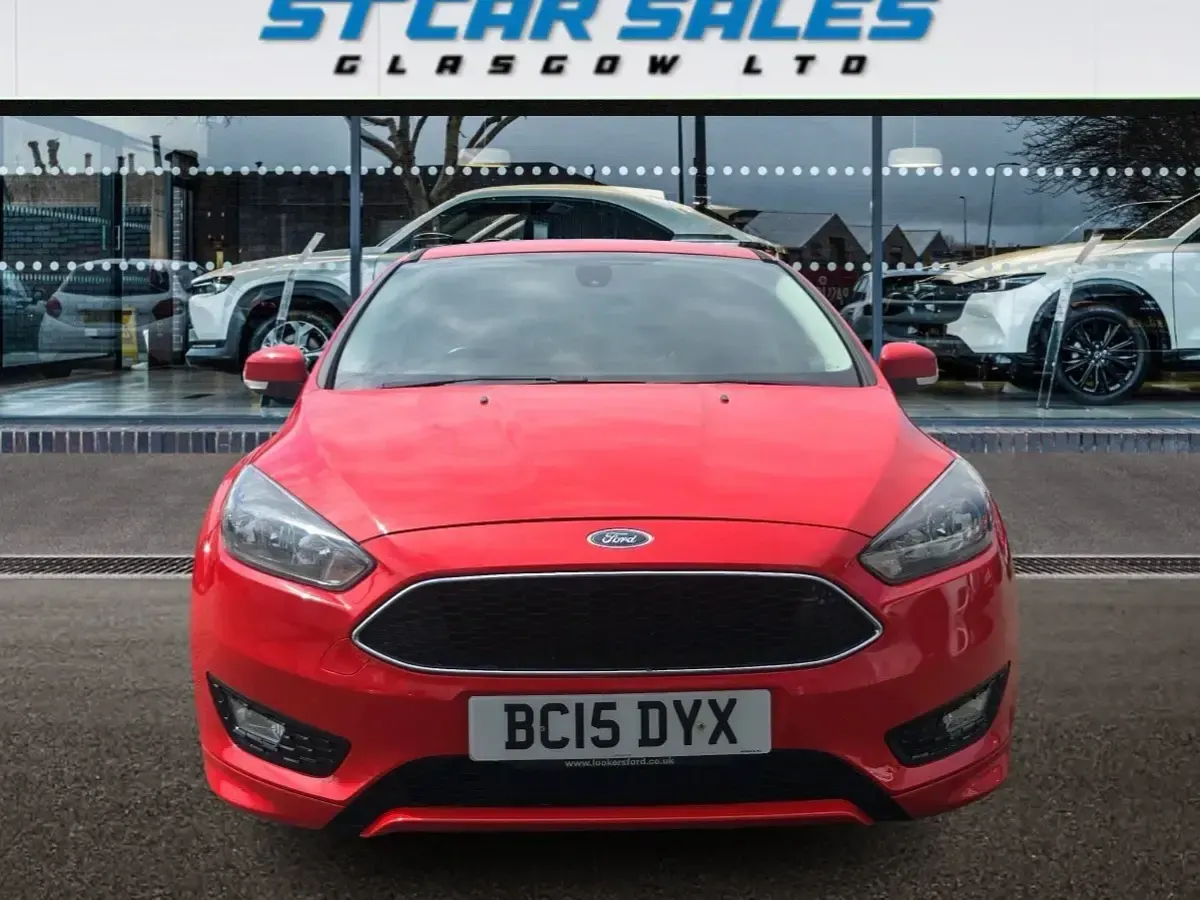 Used Ford Focus Zetec 150 HP (110 kW) 2015 Red Hatchback
