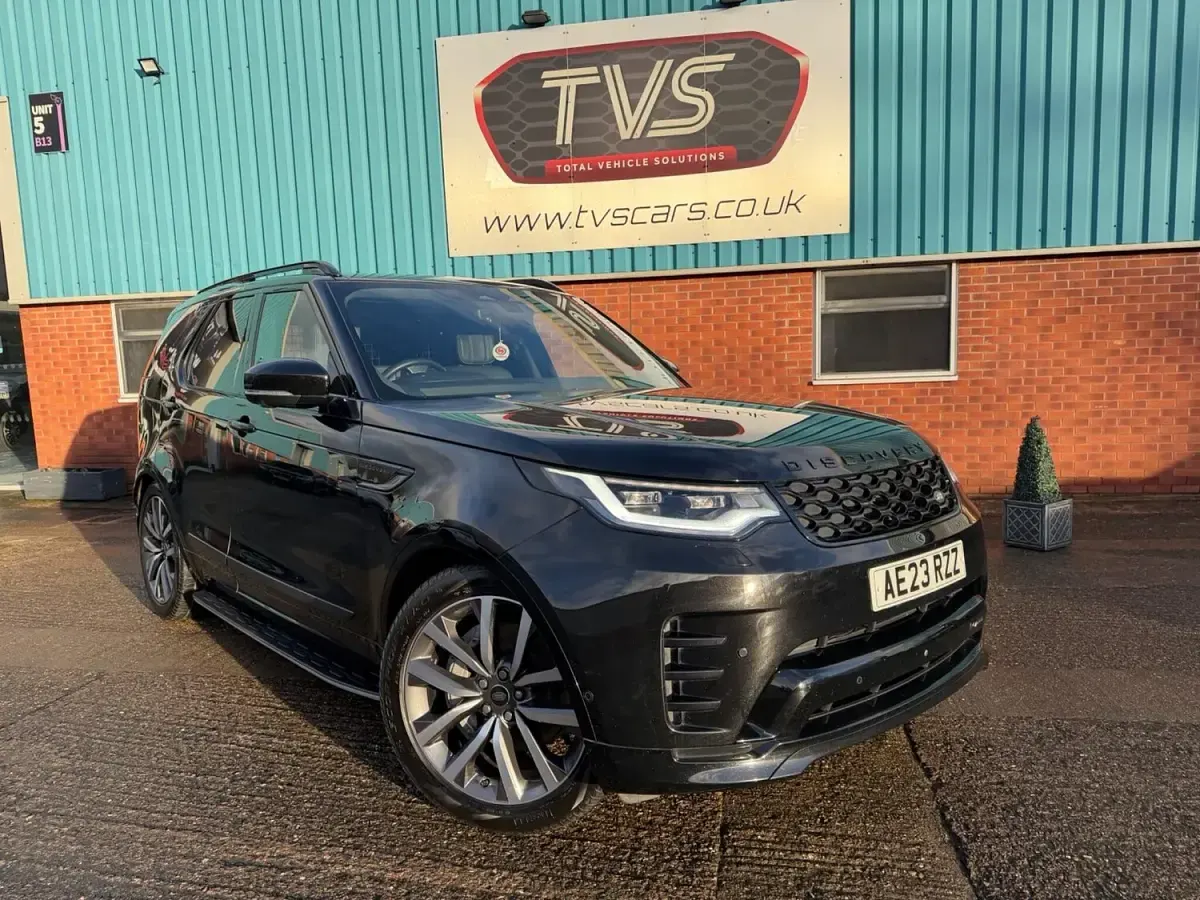 Used Land Rover Discovery SE Dynamic 2023 Black SUV