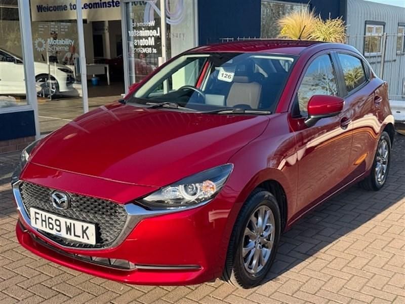 Begagnad Mazda 2 90 HK (66 kW) 2020 Röd Halvkombi