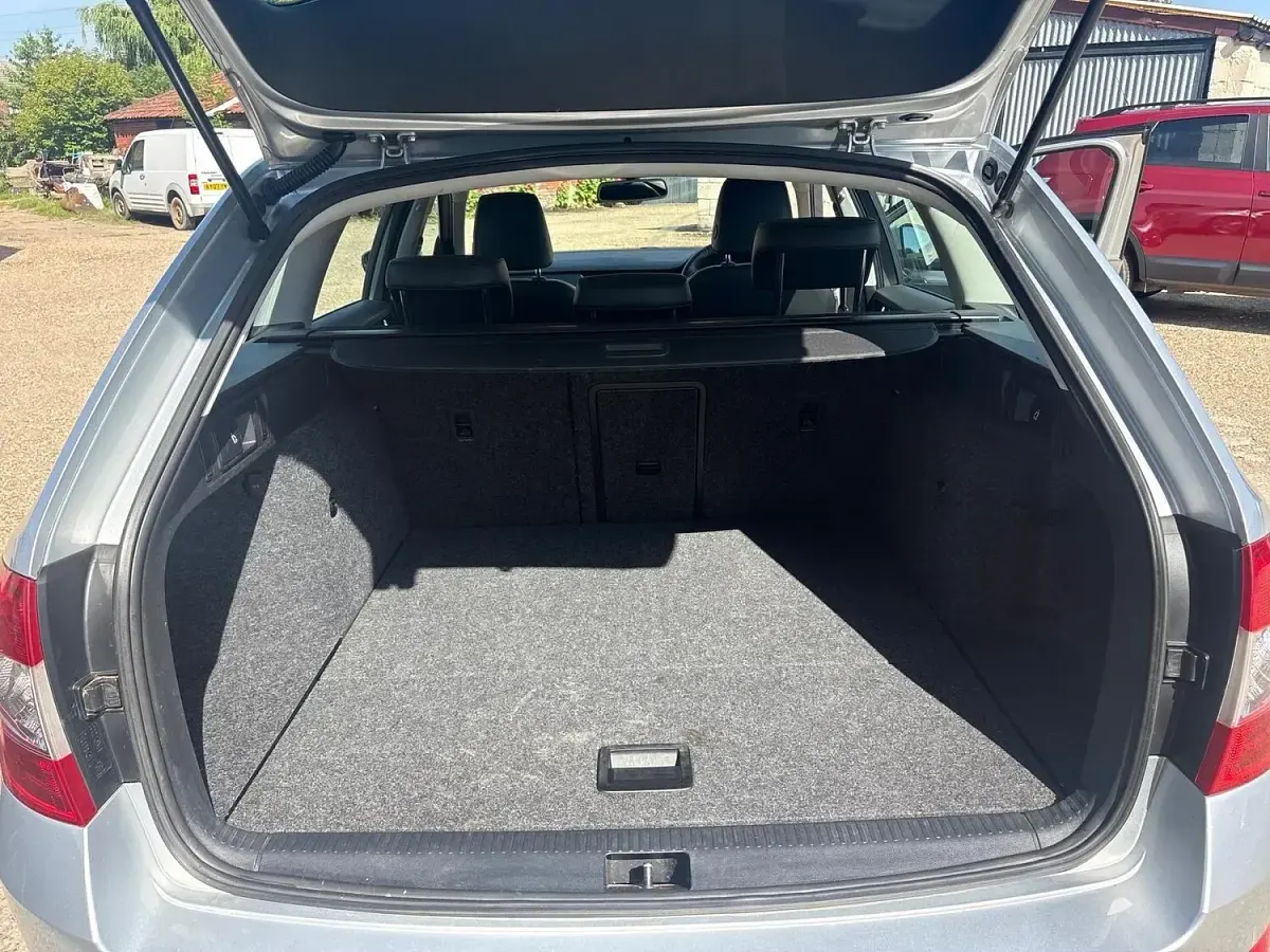 Used Skoda Octavia Elegance 105 HP (77 kW) 2014 Silver Estate