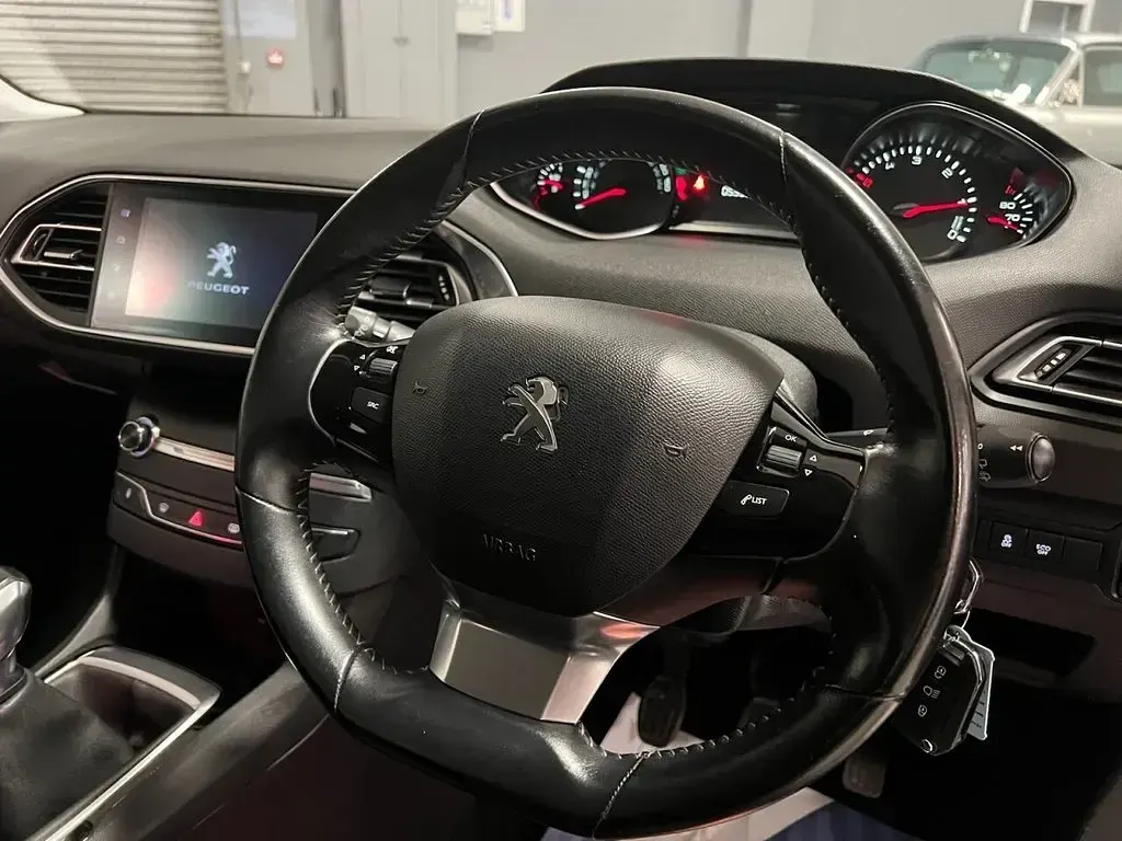 Usado Peugeot 308 Active 2017 Azul Carrinha