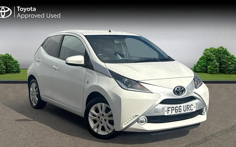 White flash Used 2016 Toyota Aygo X-pure Hatchback | £5,537 (Fair price) - Image 1/4