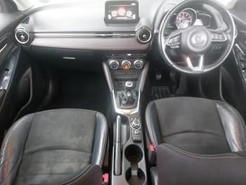 Used Mazda 2 Inclusive 115 HP (84 kW) 2017 Red Hatchback