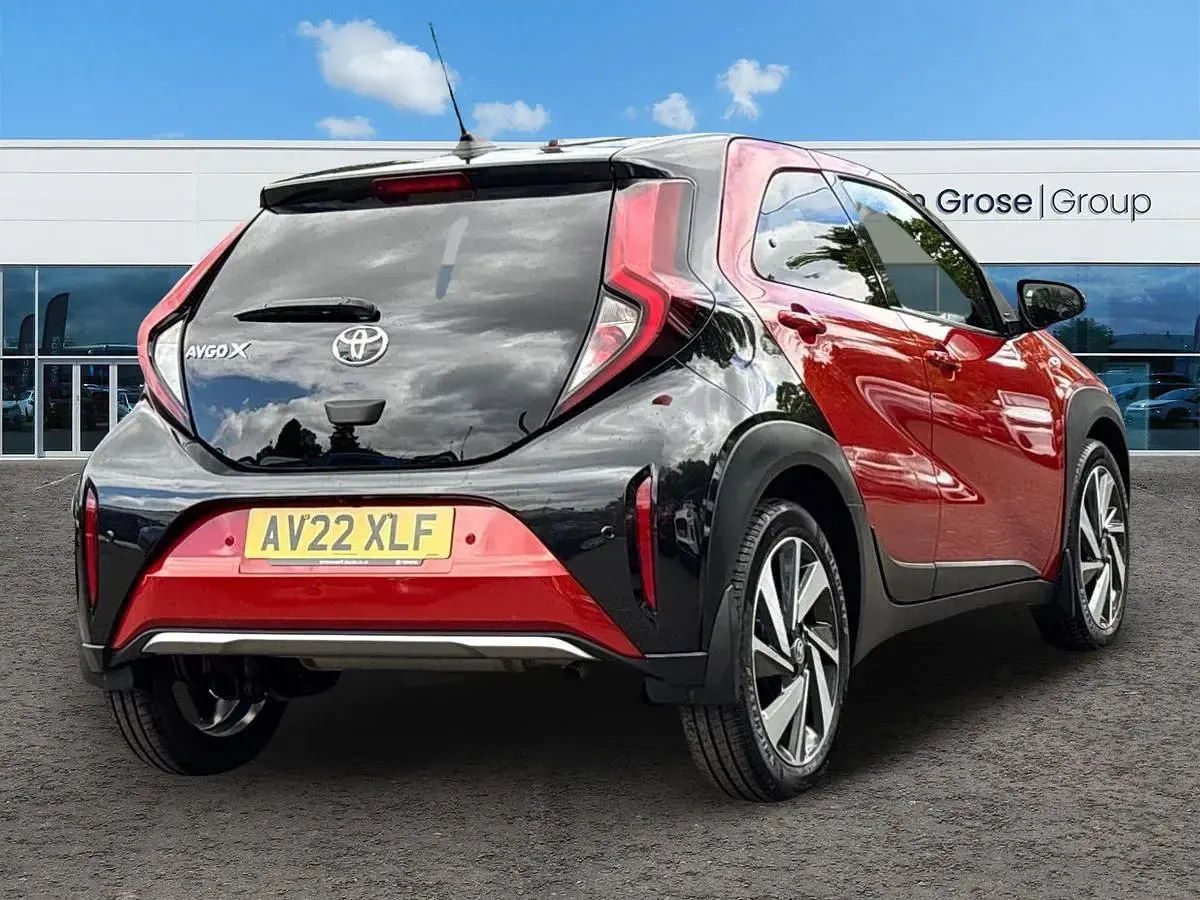 Used Toyota Aygo X 72 HP (52 kW) 2022 Red SUV