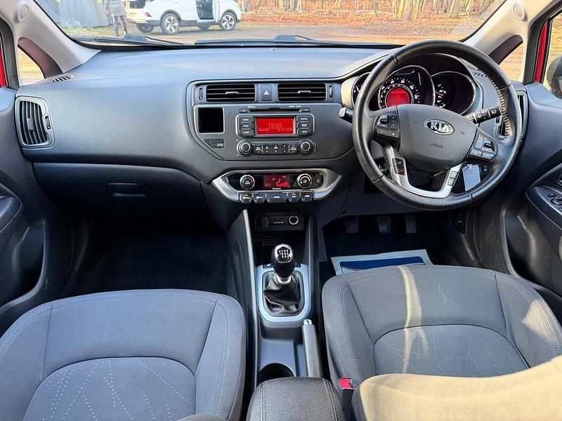 Used Kia Rio 107 HP (78 kW) 2013 Red Hatchback