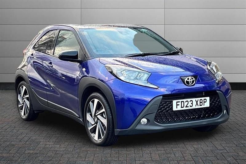Juniper blue with black Used 2023 Toyota Aygo Hatchback | £13,799 (Fair price) - Image 1/3