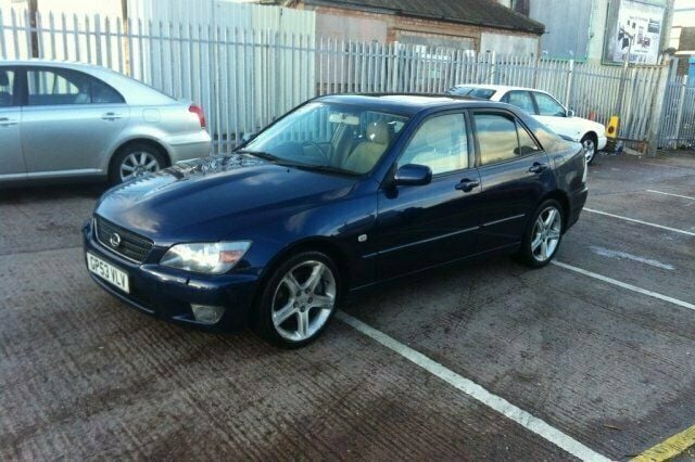 Used Lexus IS200 153 HP (112 kW) 2003 Sedan