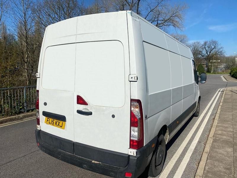 Used Vauxhall Movano 125 HP (91 kW) 2015 White MPV