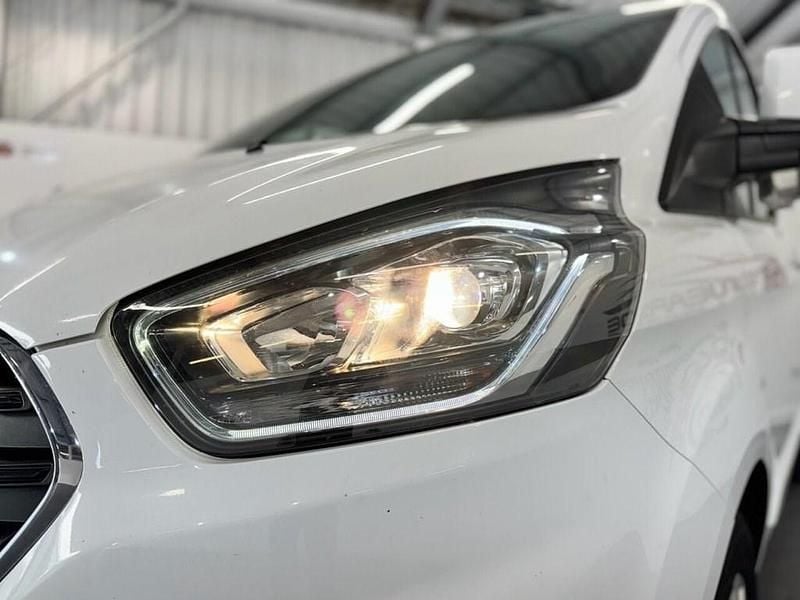 Used Ford Transit Custom Limited 130 HP (95 kW) 2022 White Van