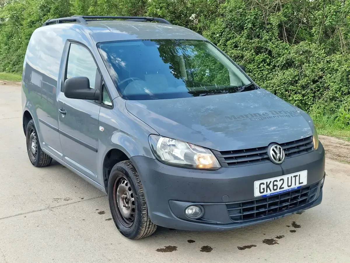 Usado VW Caddy 101 HP (74 kW) 2012 Cinzento Monovolume