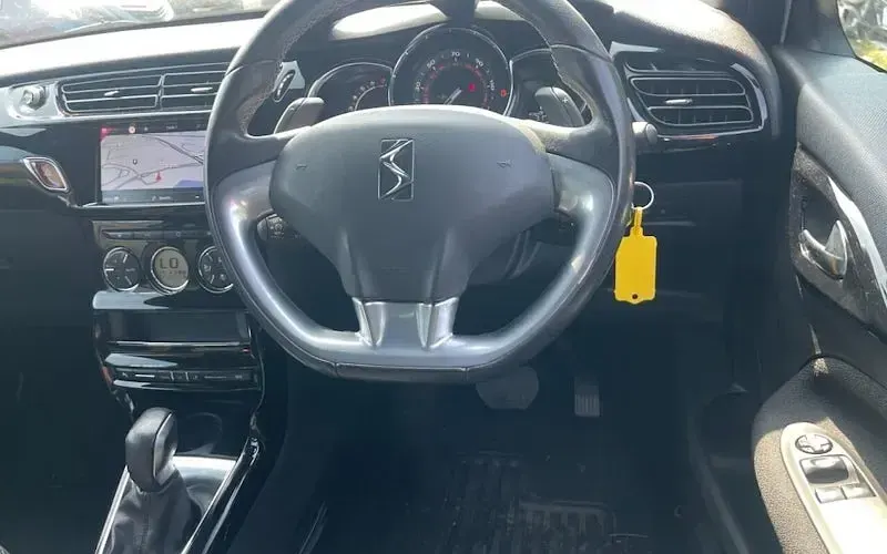 Used DS Automobiles DS3 Connected Chic 110 HP (80 kW) 2019 White Hatchback