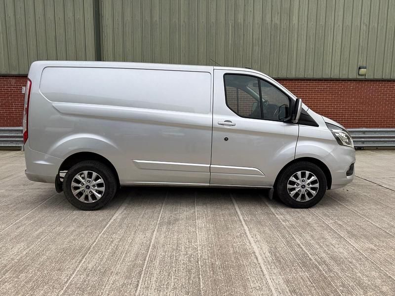 Used Ford Transit Custom Limited 130 HP (95 kW) 2022 Silver Van