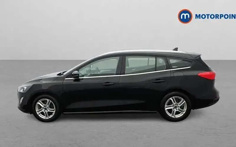 Used Ford Focus Zetec 101 HP (74 kW) 2020 Black Estate