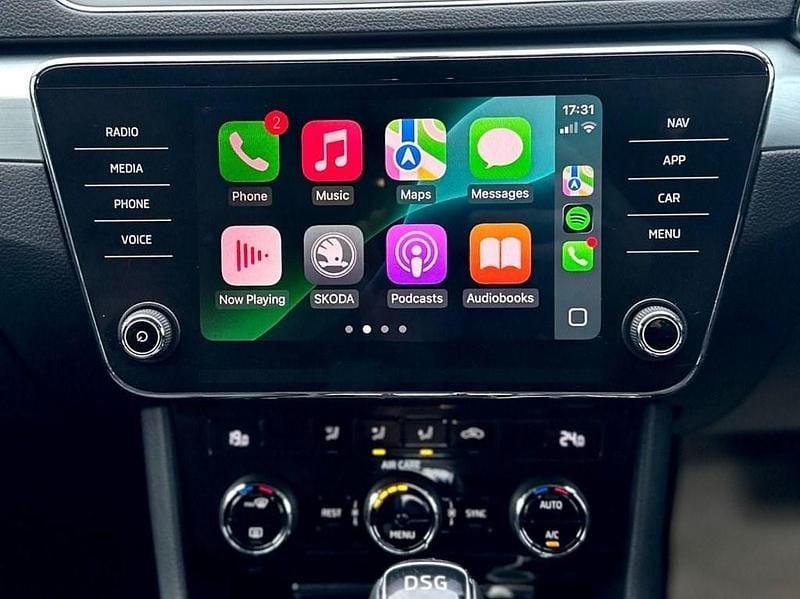 Used Skoda Superb SE Technology 150 HP (110 kW) 2017 White Estate