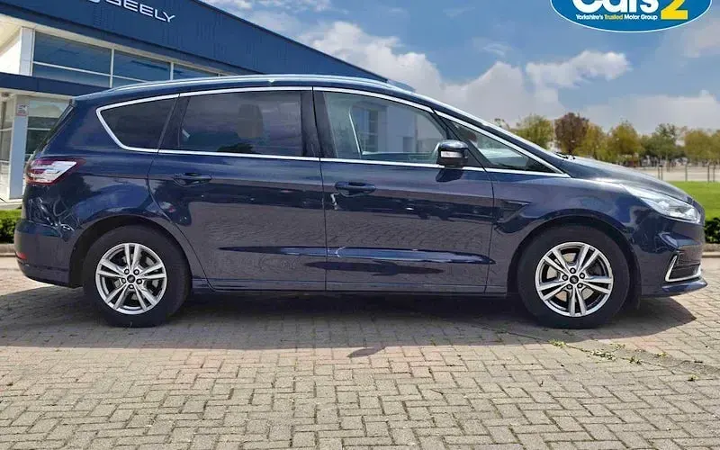 Used Ford S-MAX Titanium 190 HP (139 kW) 2022 Blue MPV