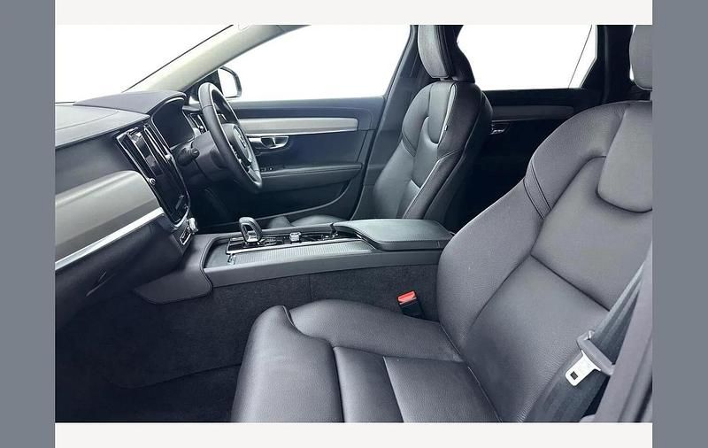 Second-hand Volvo V90 Plus 197 CP (144 kW) 2022 Negru Break