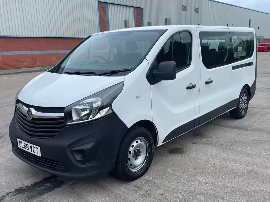 Used Vauxhall Vivaro S 120 HP (88 kW) 2018 White MPV