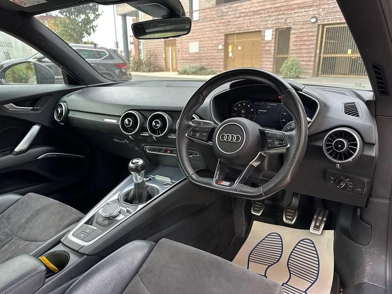 Begagnad Audi TT S-Line 230 HK (169 kW) 2015 Grå Sportkupé