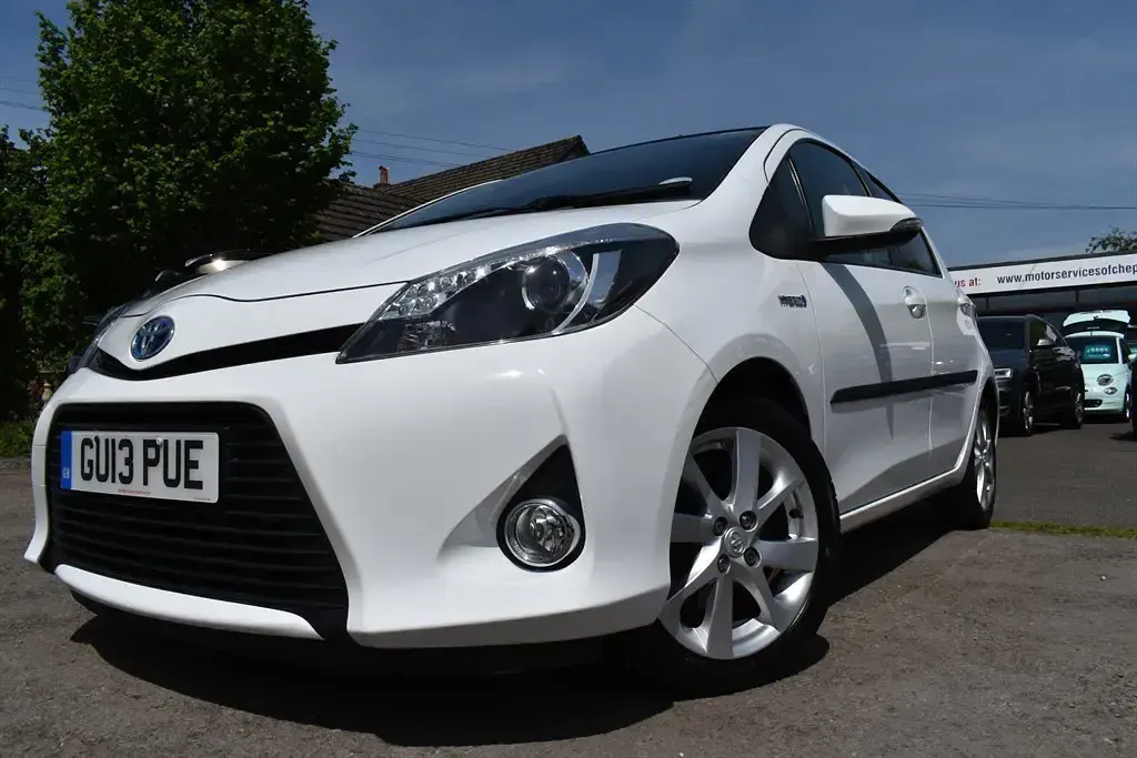 Używany Toyota Yaris Hybrid 2013 Biały Hatchback