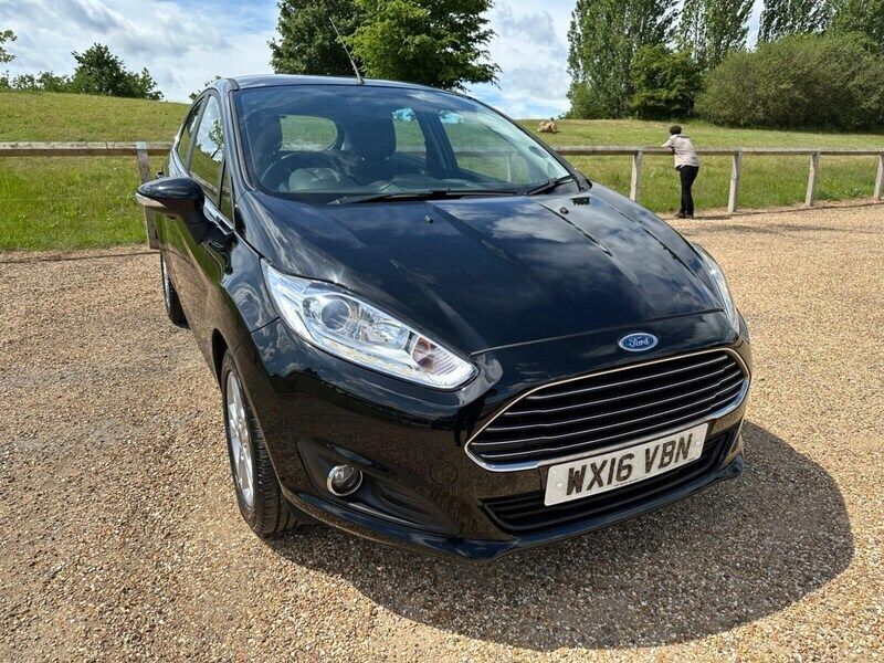 Black Used 2016 Ford Fiesta Zetec Hatchback | £6,275 (Fair price) - Image 1/4