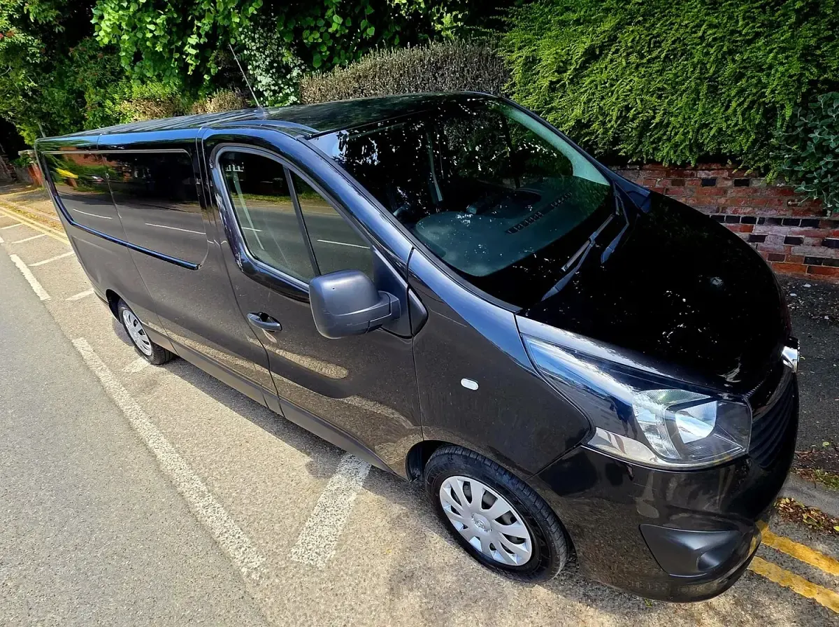 Gebraucht Vauxhall Vivaro Sportive 2019 Schwarz Van / Kleinbus