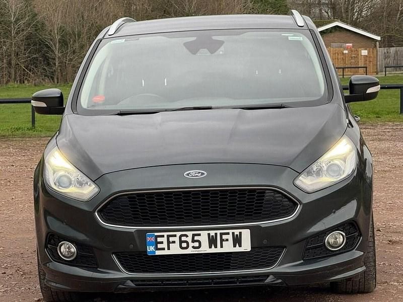 Used Ford S-MAX Sport 2015 Green MPV