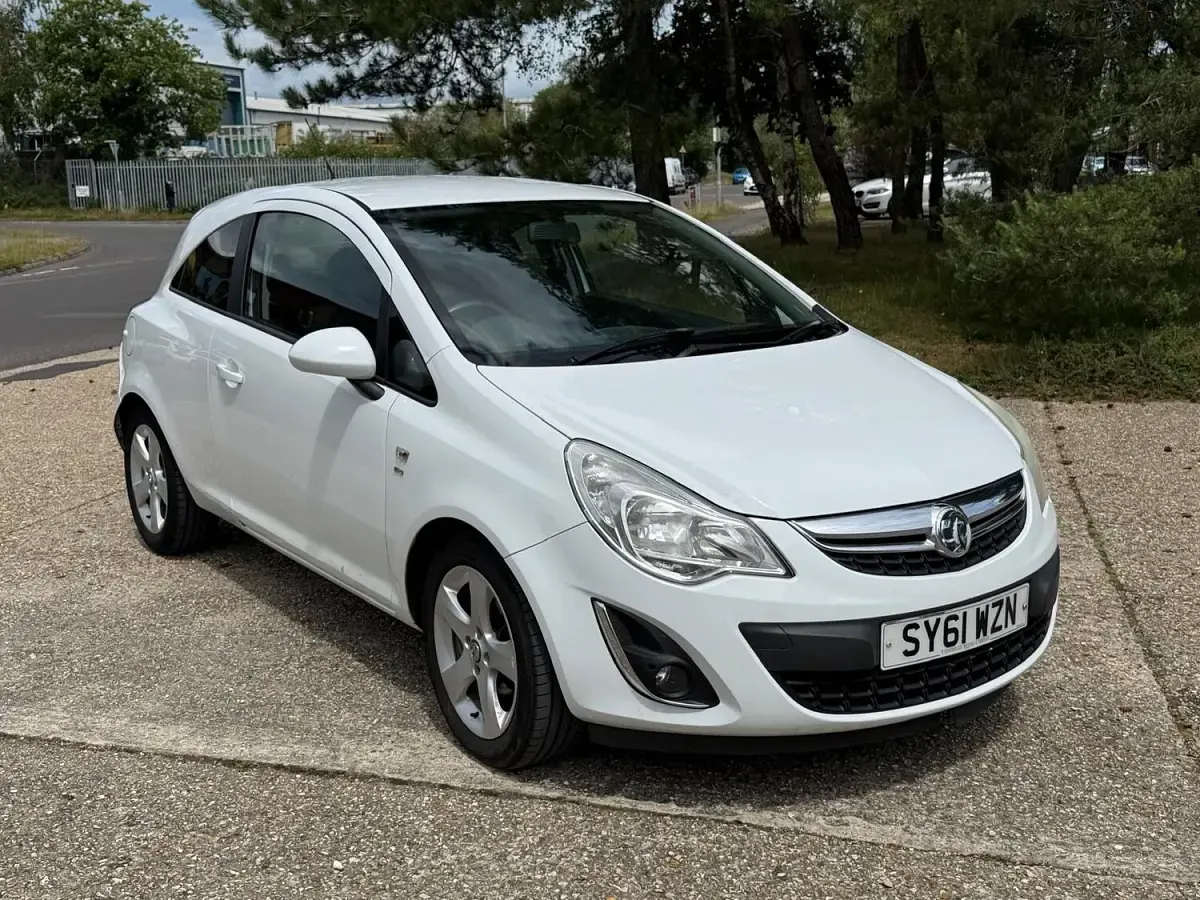 Used Vauxhall Corsa 2011 White Hatchback
