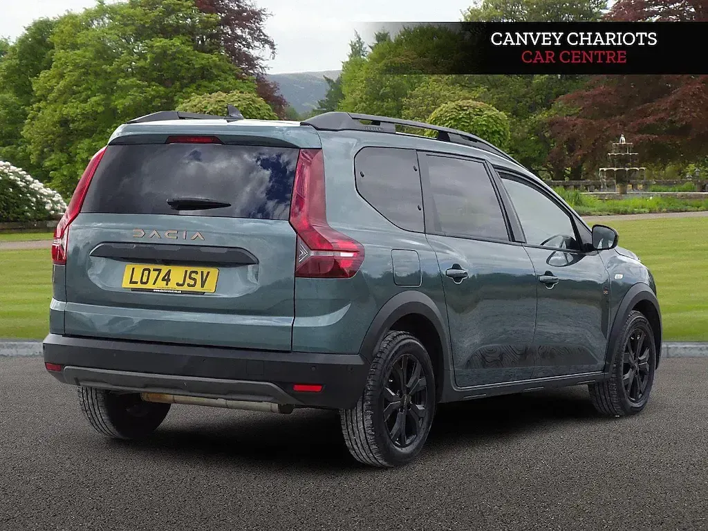 Used Dacia Jogger Extreme 141 HP (103 kW) 2024 Green MPV